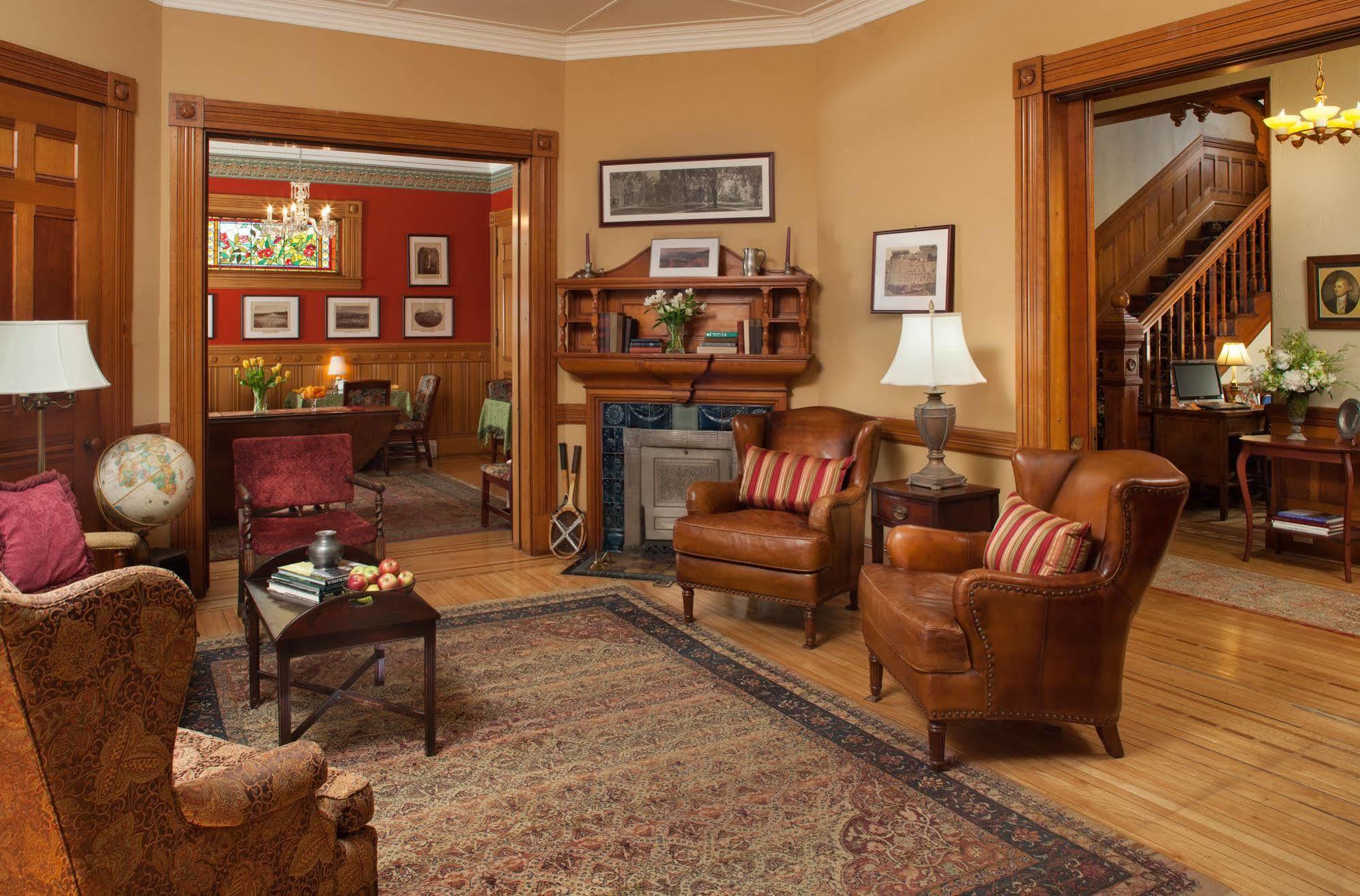 Lang House On Main Street Bed & Breakfast Берлінгтон Екстер'єр фото